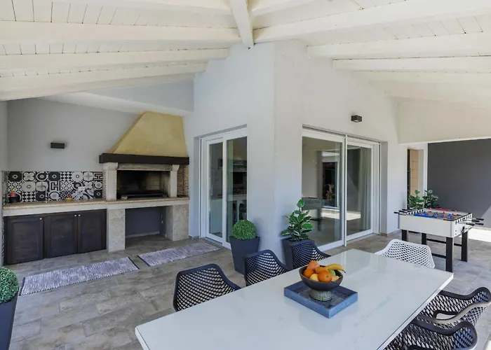 Dream House By Interhome פולה